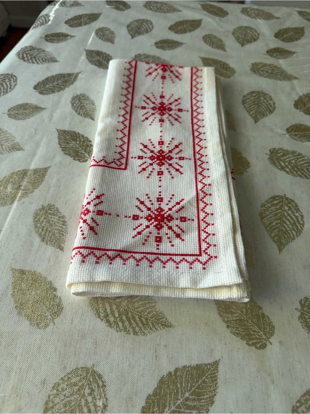 Embroidered Red Snowflake Table Topper - White Scandinavian pattern 23x23 in